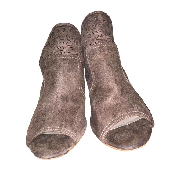 Fergalicious by Fergie Doe Grey Harvey Ankle Open Toe Booties Size 9.5 - Picture 2 of 11